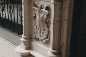 a close up of one of the many grove arcade shields lining the halls of Grove Arcade